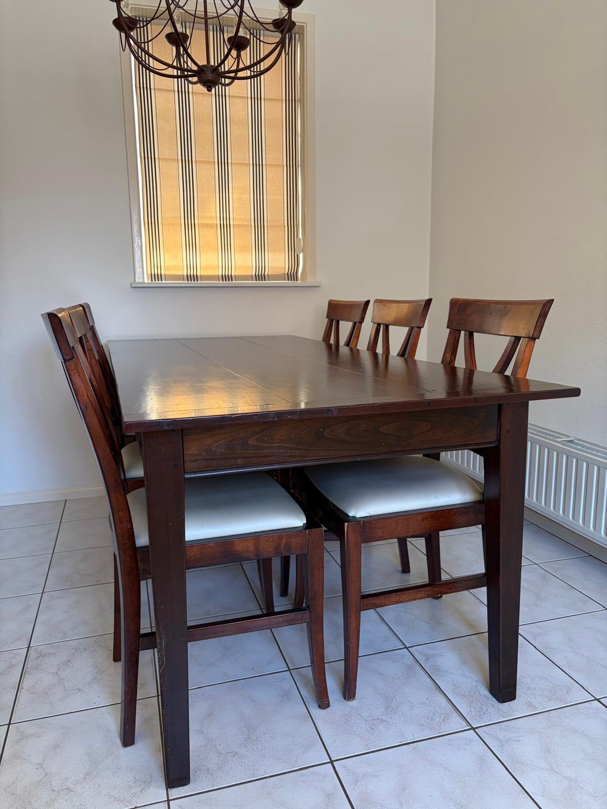 Tafel en zes stoelen donker massief kersenhout, Ophalen, Gebruikt, 4 tot 6 stoelen
