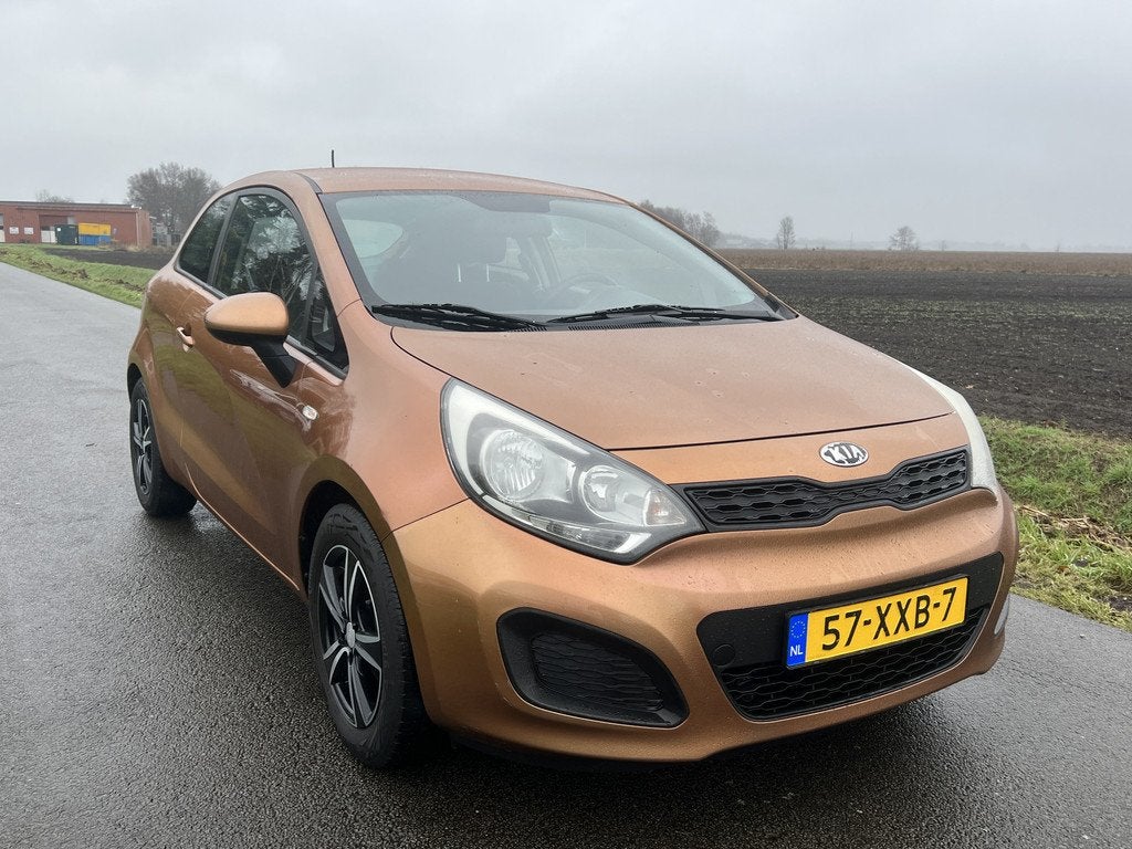 Kia Rio 1.2 CVVT Comfort Pack / Airco / LMV / NAP!, Auto's, Kia, Euro 5, Zwart, USB, Origineel Nederlands