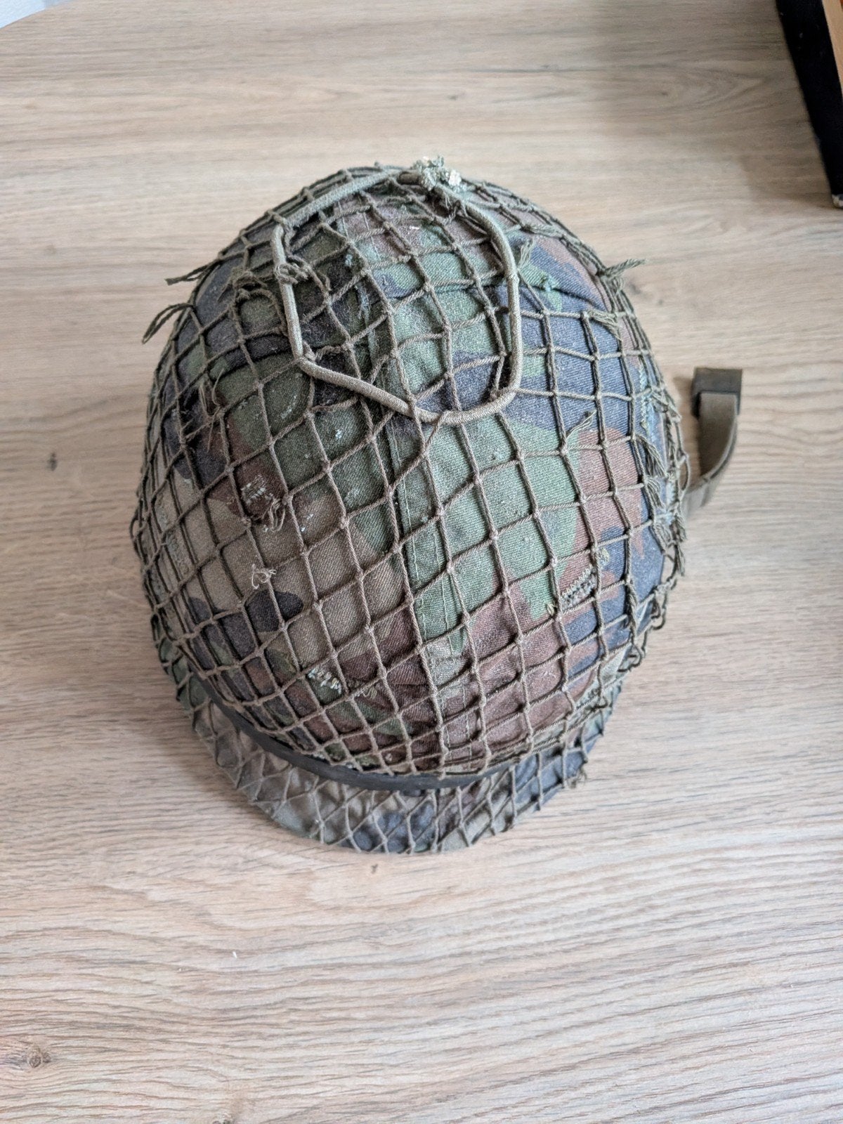 Vintage legerhelm orginele M1- helm
Originele M1-helm Konink, Ophalen