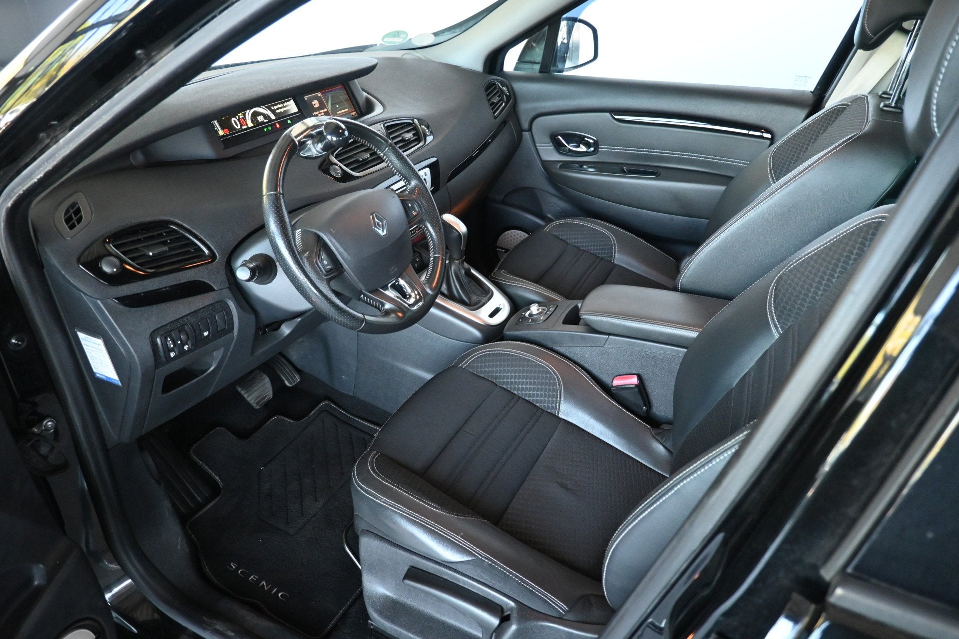 Renault Grand Scénic 2.0 dCi Bose Automaat Clima Navigatie, Auto's, Euro 5, 4 cilinders, Leder en Stof, Zwart