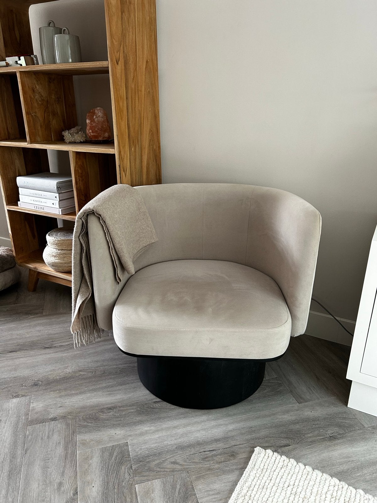 Strakke zandkleurige fauteuil H&M Home, perfecte staat, Huis en Inrichting, Ophalen, Zo goed als nieuw, Stof, 75 tot 100 cm