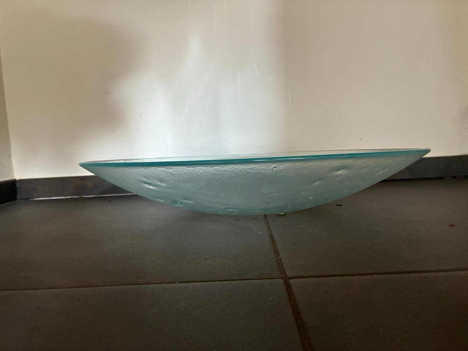 Grote glazen schaal - 52cm doorsnede, Gebruikt, Schaal, Rond, Ophalen of Verzenden