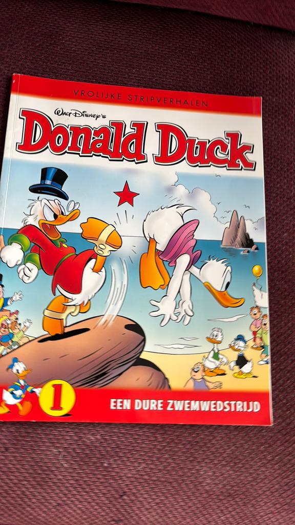 Donald Duck Vrolijke Stripverhalen - Een Dure Zwemwedstrijd, Boeken, Eén stripboek, Ophalen of Verzenden, Zo goed als nieuw