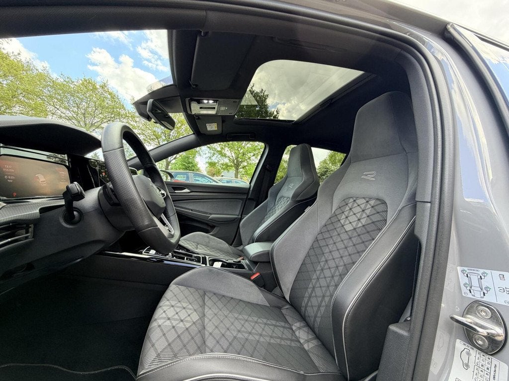 Volkswagen Golf 1.5 eTSI R-Line | Led | Automaat | Pano | Sf, Auto's, Volkswagen, 4 cilinders, Bedrijf, Automatische klimaatregeling