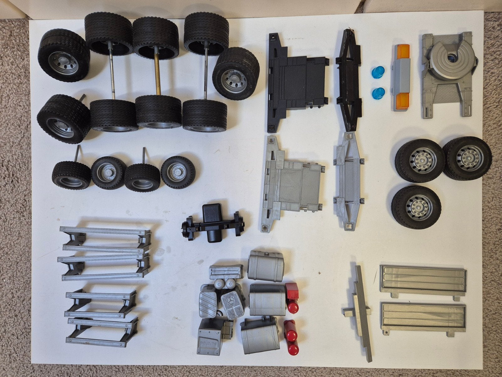 Bruder speelgoed onderdelen - Diverse accessoires en wielen, Ophalen, Gebruikt