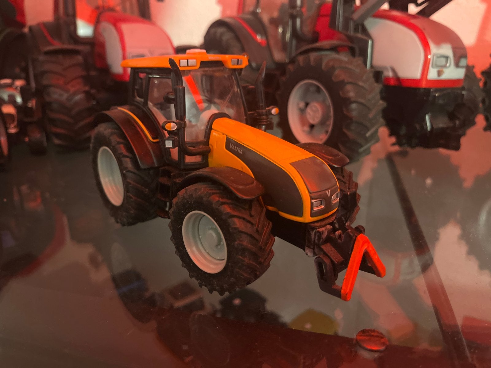 Siku Valtra Tractor 1:32 Model, Ophalen of Verzenden, Gebruikt, Tractor of Landbouw, SIKU