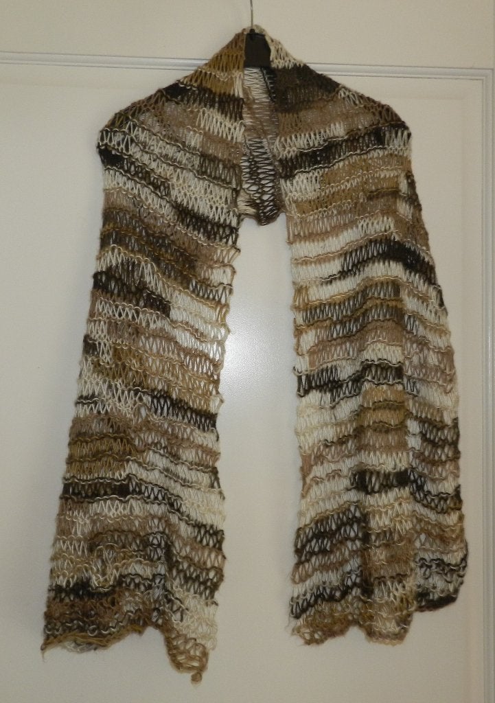 Handgebreide sjaal in bruin/beige tinten. Nieuw!, Verzenden, Nieuw, Maat 46/48 (XL) of groter, Sjaal
