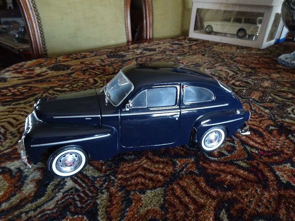MOOIE VOLVO PV 544 DONKER BLAUW REVELL 1;18 MET NL NR PLAAT, Hobby en Vrije tijd, Modelauto's | 1:18, Ophalen of Verzenden, Zo goed als nieuw