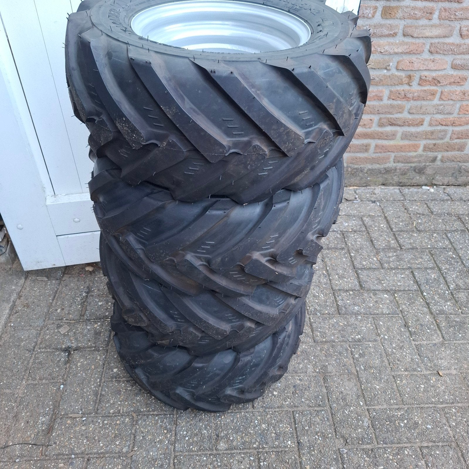 avant giant minishovel banden met velg, Ophalen, Wiellader of Shovel
