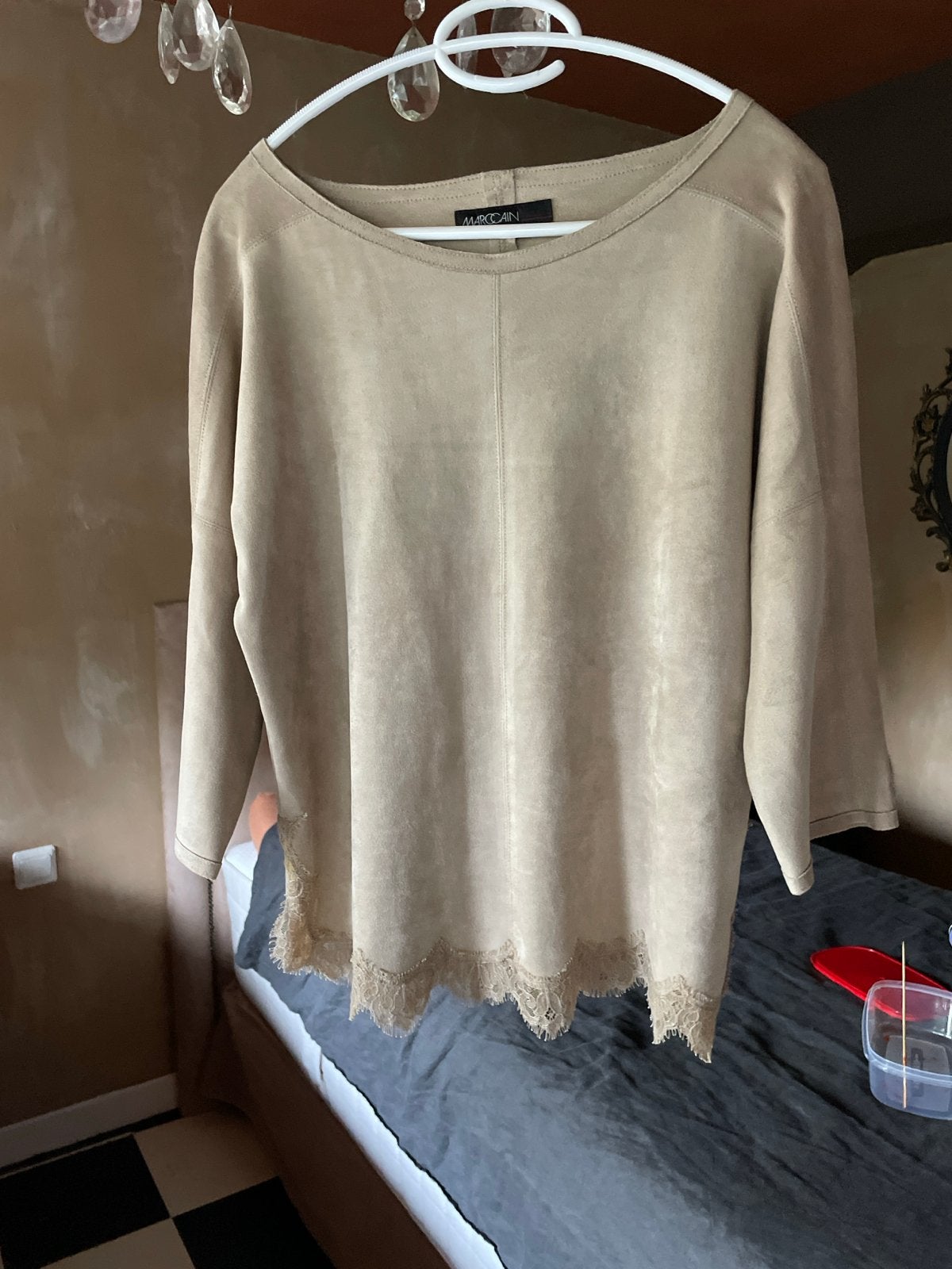 Suedine blouse top met kant - Marccain, mt 2, Ophalen of Verzenden, Zo goed als nieuw, Maat 38/40 (M), Beige