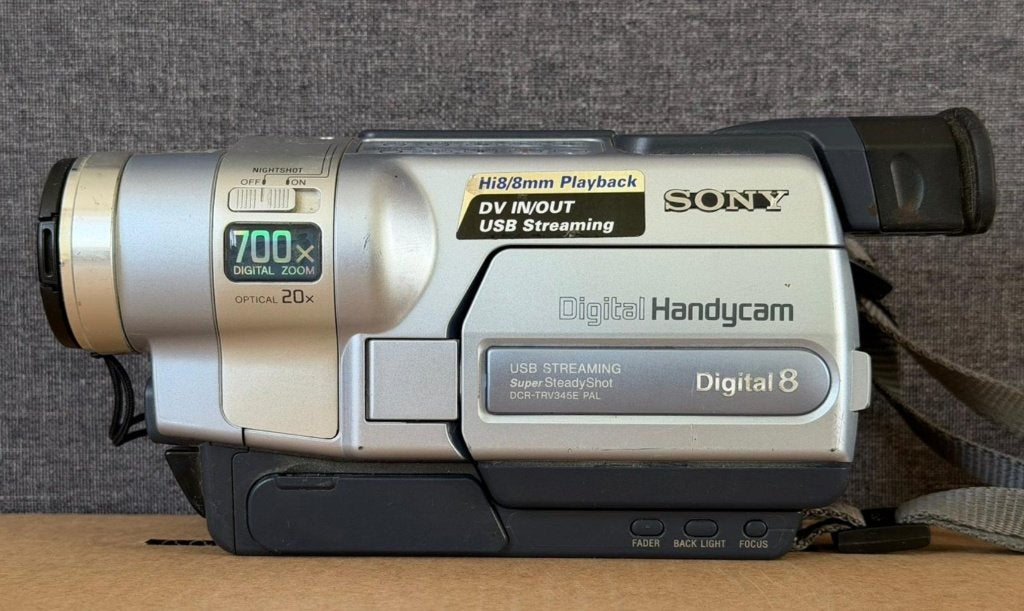 Sony DCR-TRV345E Digital8 Handycam, speelt ook Video8 en Hi8