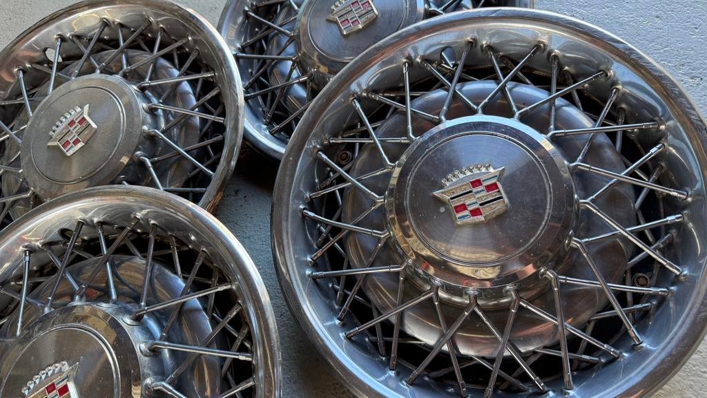 Cadillac Hubcaps / wieldoppen / spaakdoppen, Ophalen of Verzenden, Cadillac