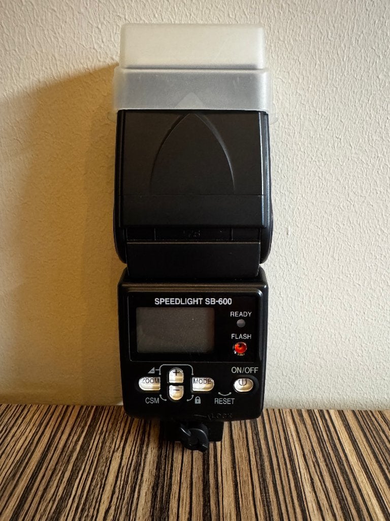 Nikon Speedlight SB-600 flitser — met diffuser en tas, Audio, Tv en Foto, Fotografie | Flitsers, Ophalen, Gebruikt, Nikon, Kantelbaar