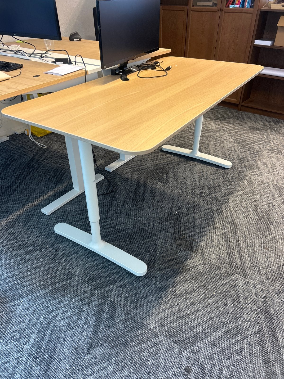 IKEA bureau 160x80 cm met ronde hoeken - Wit/Zwart onderstel, Huis en Inrichting, Ophalen, Overige typen, Zo goed als nieuw, IKEA