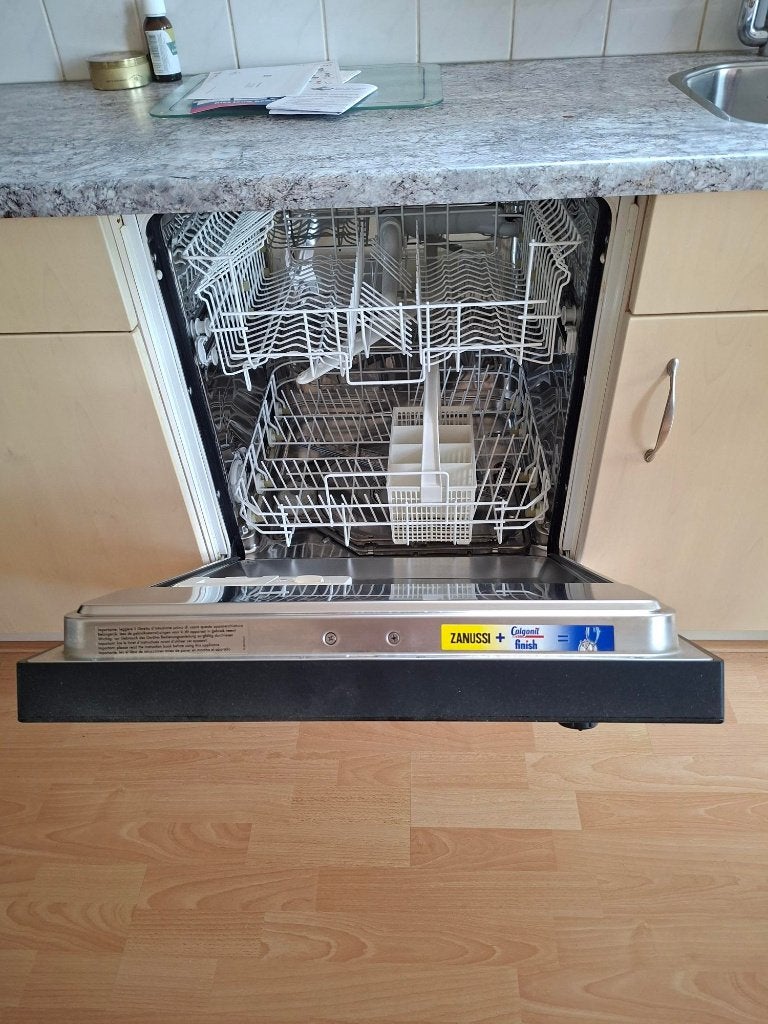 Zanussi vaatwasser, Ophalen, 60 cm of meer, Zo goed als nieuw, Inbouw