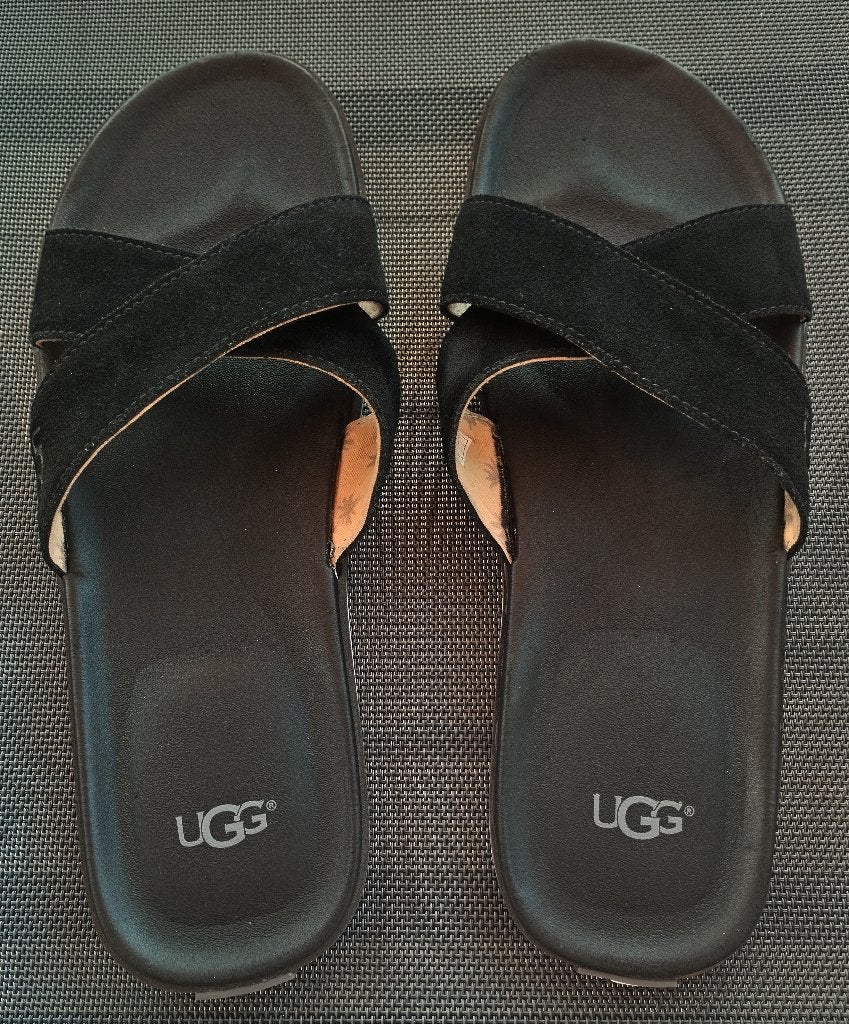 UGG Slippers mt.45,5 Zwart. Beach Slide Crossband Suède, Slippers, UGG, Zwart, Ophalen of Verzenden