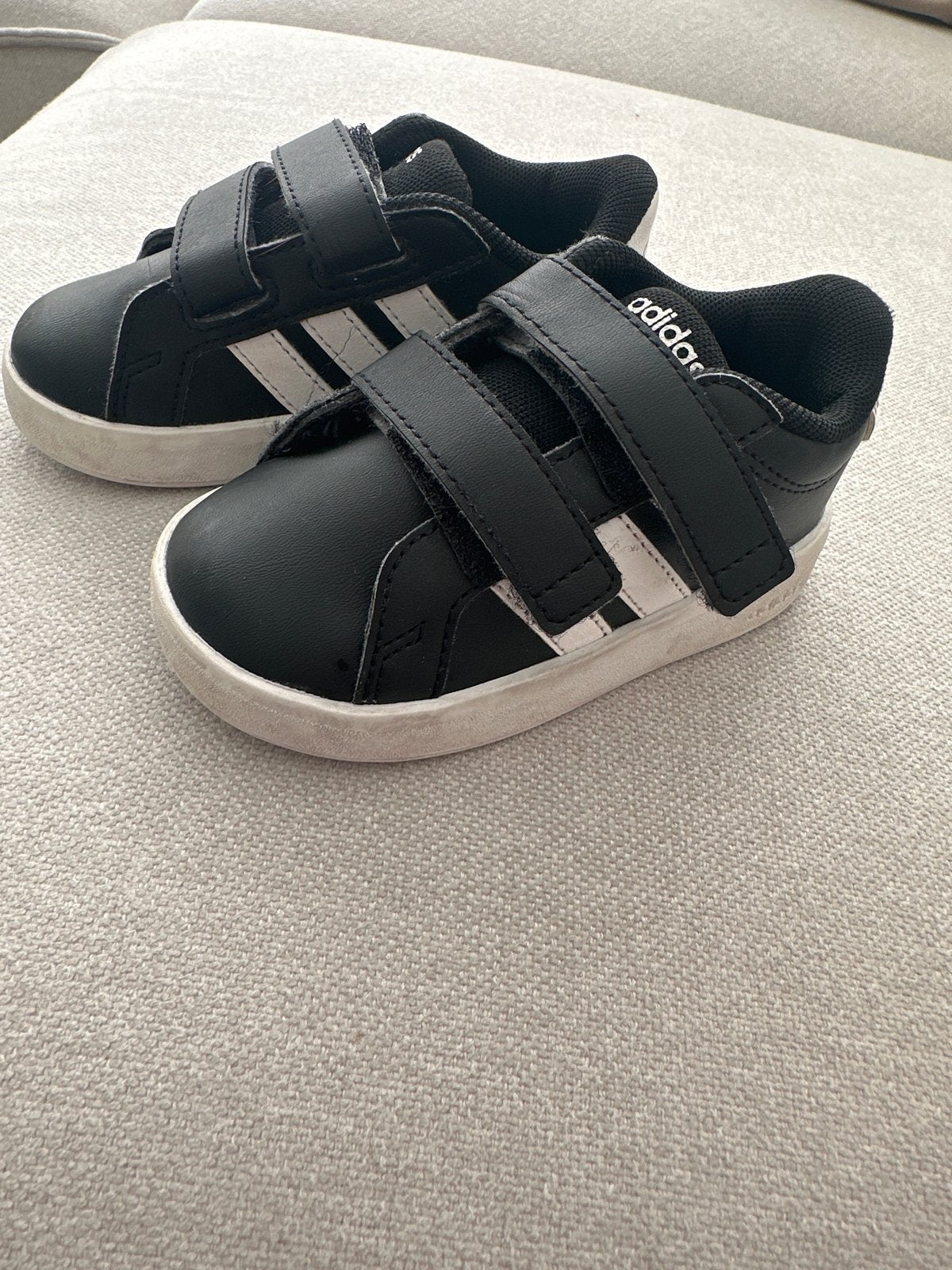 Adidas sneakers baby maat 22/23 - Zo goed als nieuw, Kinderen en Baby's, Babykleding | Schoentjes en Sokjes, Ophalen of Verzenden