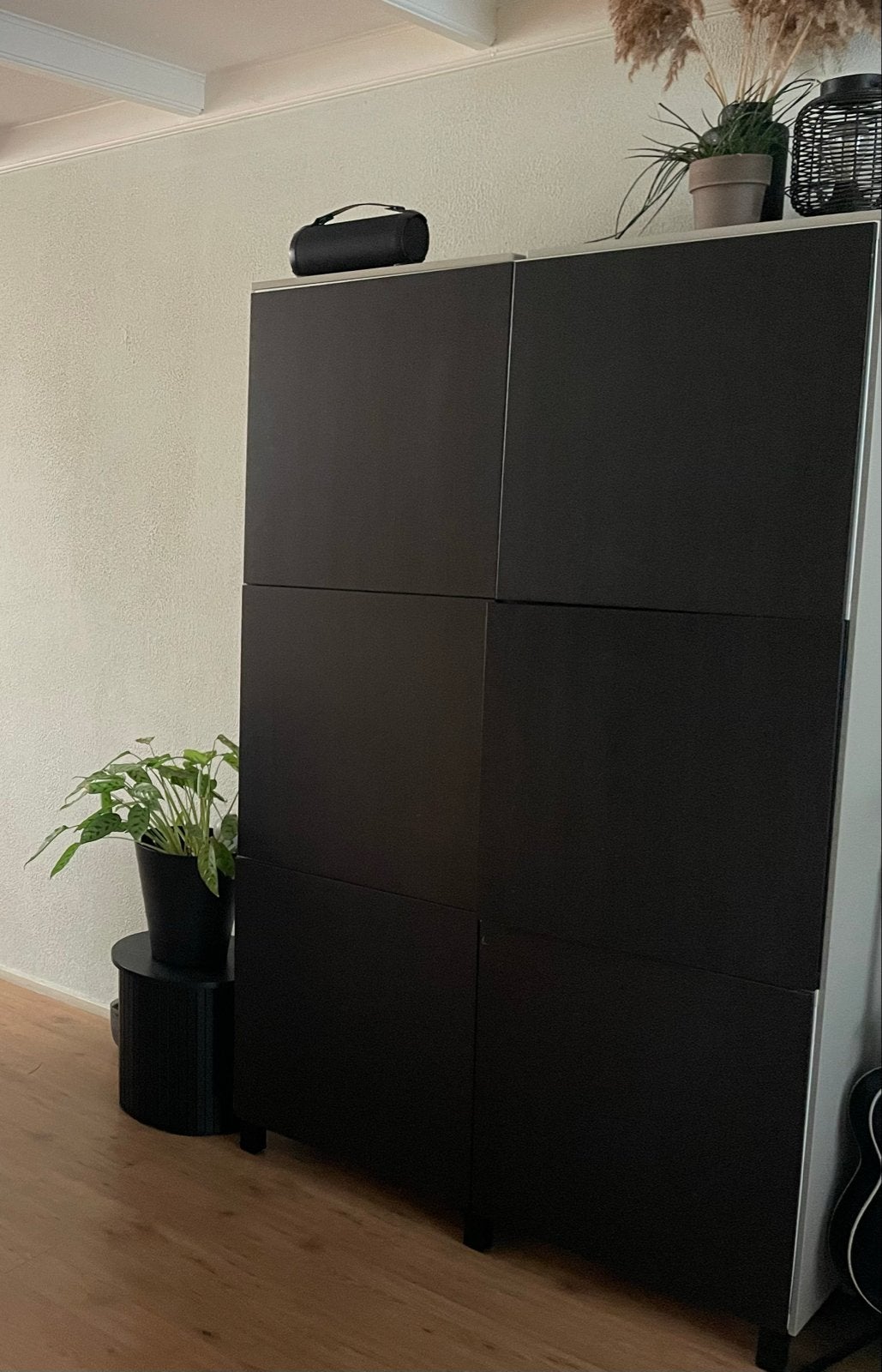 Gratis ophalen: IKEA Besta zwart deurtjes en planken, Huis en Inrichting, Ophalen, Gebruikt