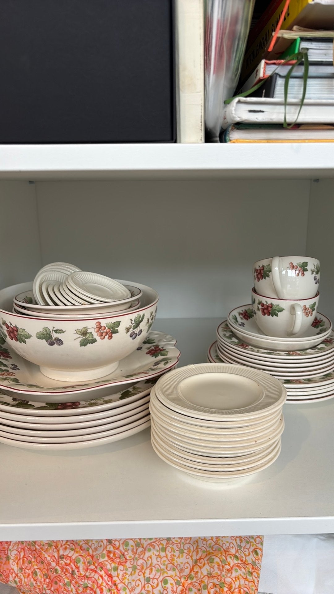 Servies wedgewood Provence en bordjes Edme., Ophalen