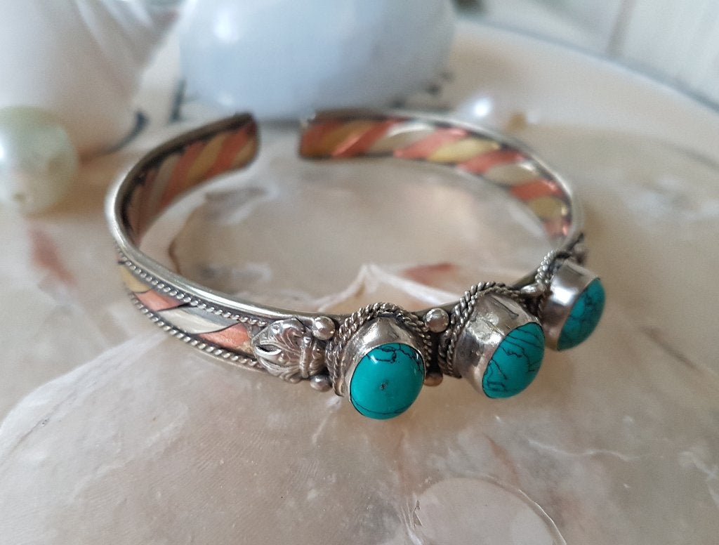 Tibetaanse Armband met 3 Turquoise steentjes, Verzenden, Nieuw, Zilver, Zilver