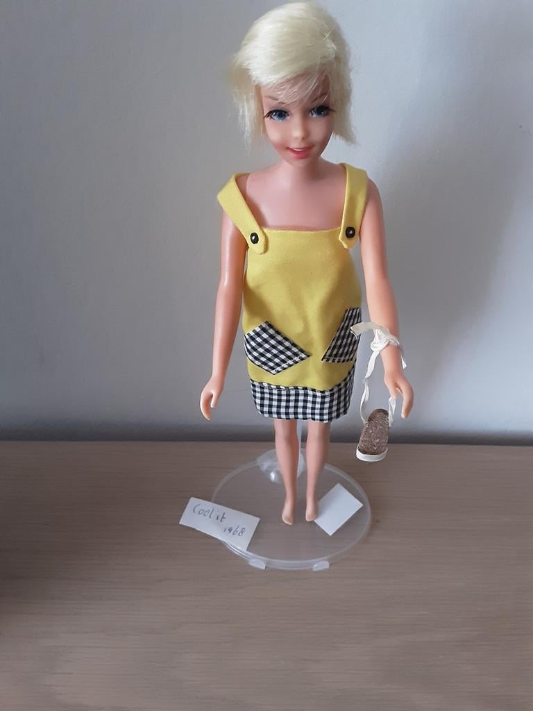 Barbie Vintage kledingset Cool It 1968, Verzamelen, Ophalen of Verzenden, Zo goed als nieuw, Pop