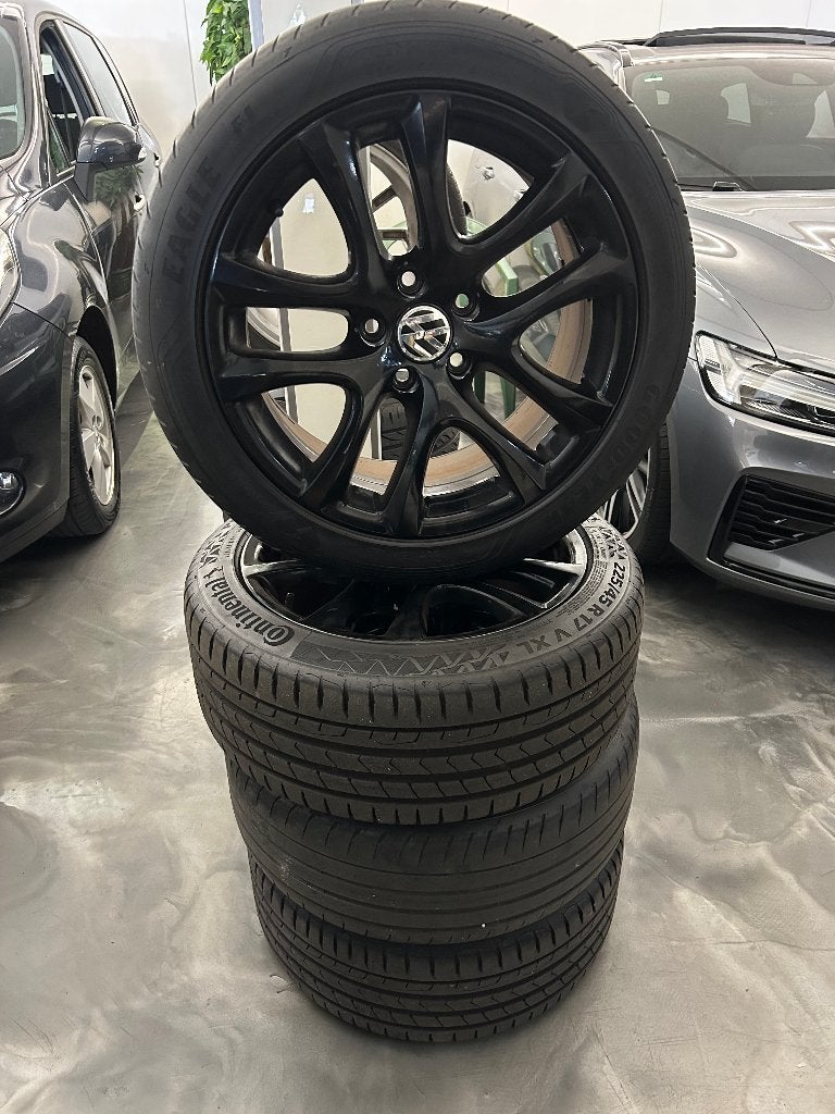 17" Originele Zwarte VW velgen met Continental Banden 5x112, Auto-onderdelen, Banden en Velgen, Gebruikt, Velg(en), 17 inch, Ophalen of Verzenden