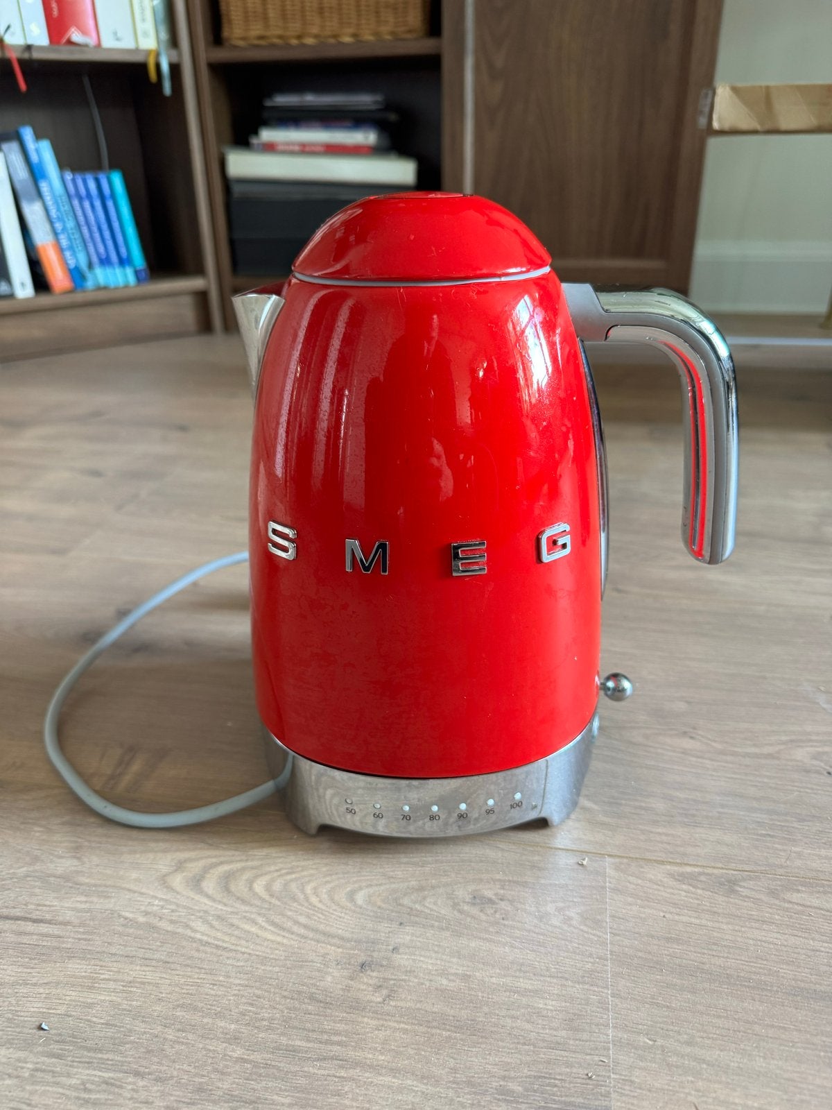 Rode Smeg waterkoker met temperatuurinstelling, Witgoed en Apparatuur, 1 tot 2 liter, Ophalen, Zo goed als nieuw, Draadloos