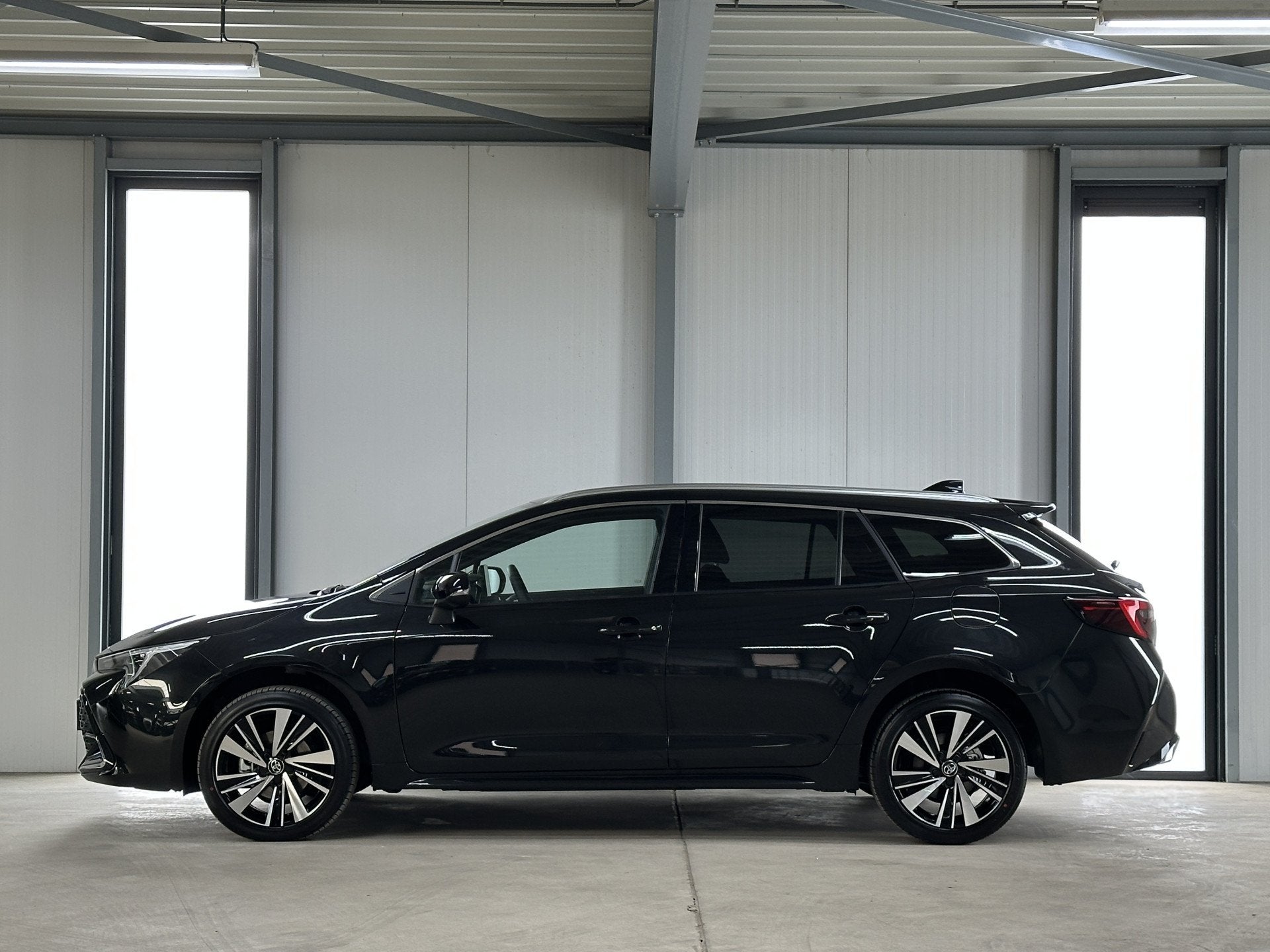 Toyota Corolla Touring Sports Hybrid 140 Dynamic | Acc | Cam, Auto's, Stof, Gebruikt, Zwart, 4 cilinders