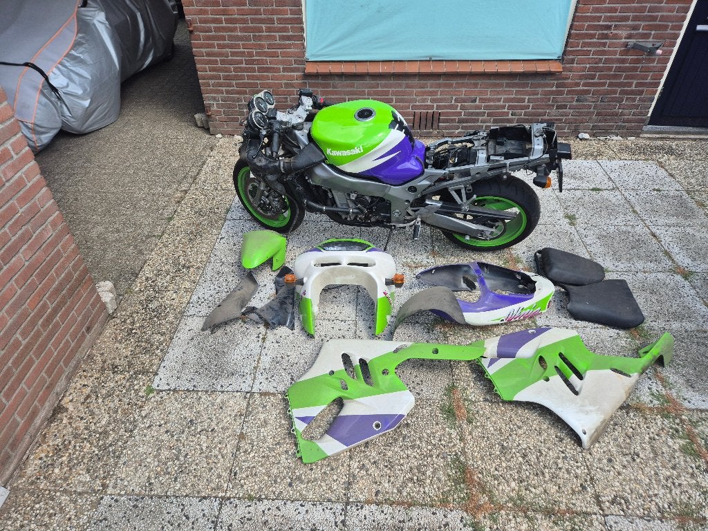 Kawasaki ZX9R 1997, project, lees omschrijving, 4 cilinders, Motorrijbewijs A, Gebruikt, 900 cc