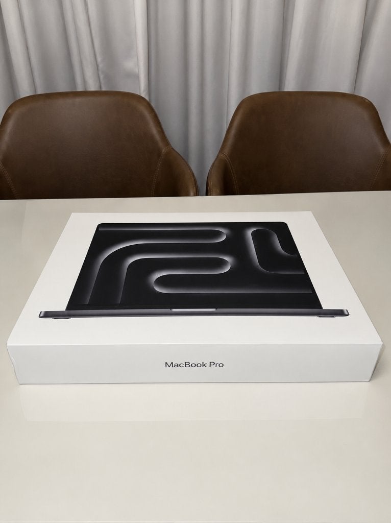 Macbook pro M5 max 64gb ram 16” 2tb 40gp geseald