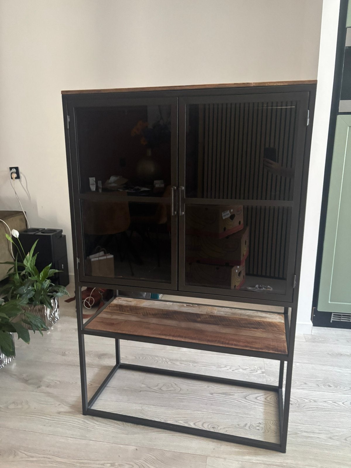 d-Bodhi Karma Charcoal kast, 2 glazen deuren + 1 open plank, Ophalen, Gebruikt, 100 tot 150 cm, 50 tot 100 cm