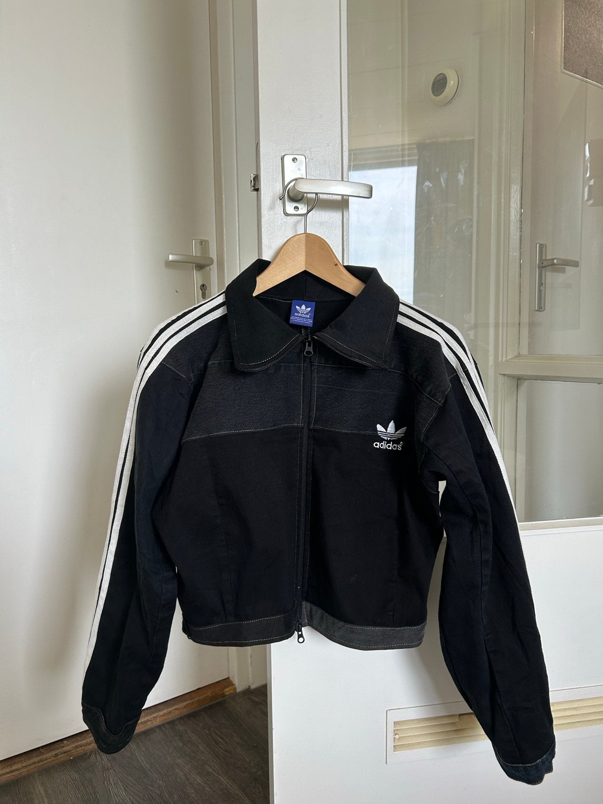 Adidas zwart spijkerjasje, Ophalen of Verzenden, Nieuw, Maat 36 (S), Zwart