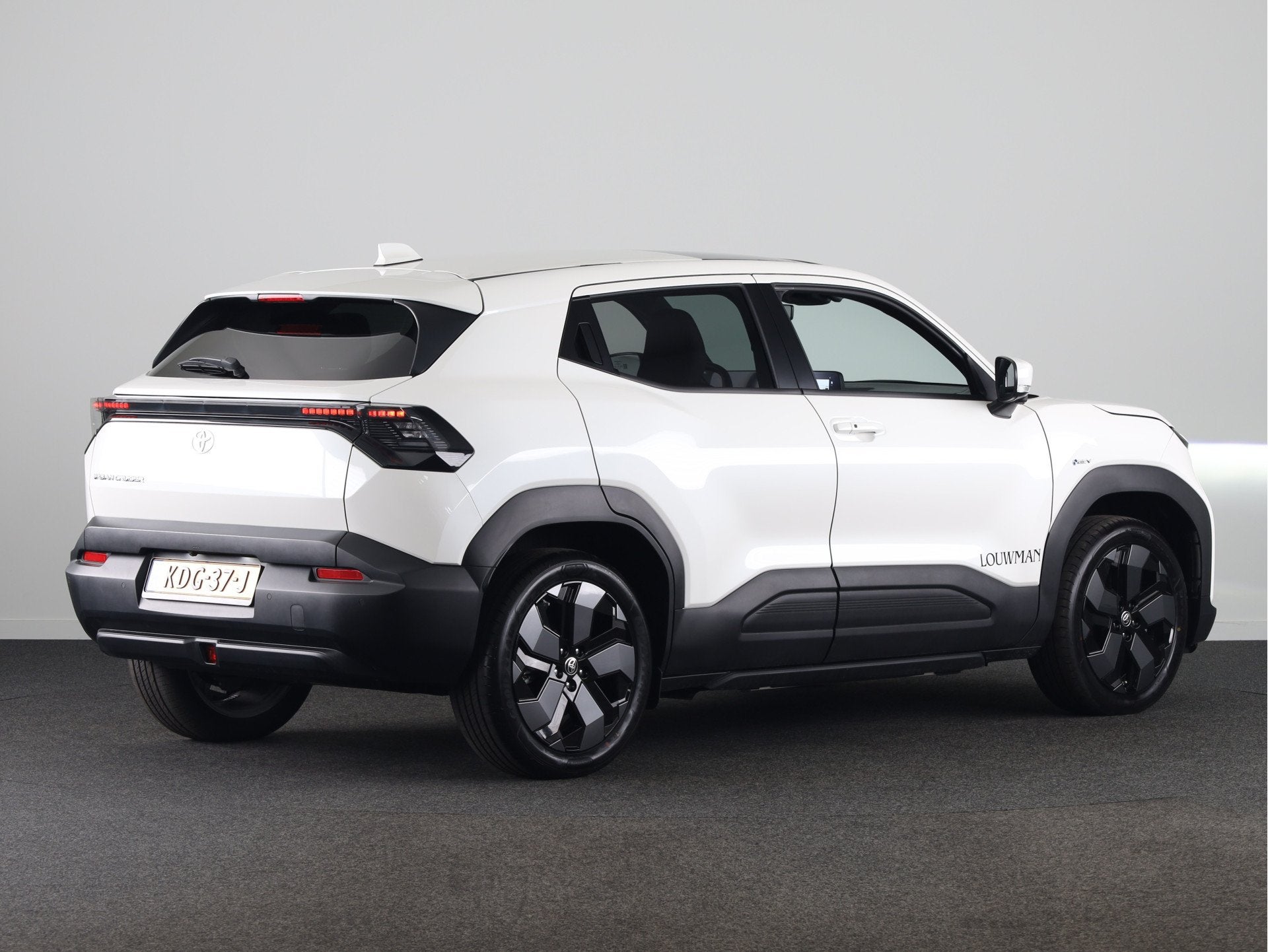 Toyota Urban Cruiser Executive 61 kWh *DEMO* | Panoramadak |, Stof, 44 min, Wit, Origineel Nederlands