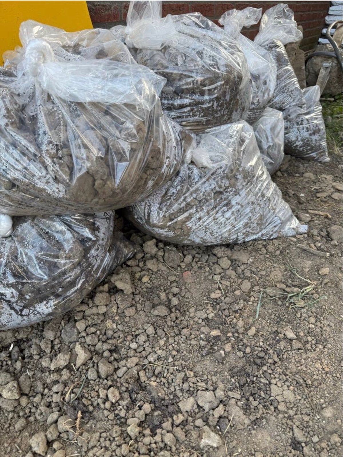 Kleigrond in zakken voor tuin en grondwerk, Ophalen, Gebruikt, Overige typen