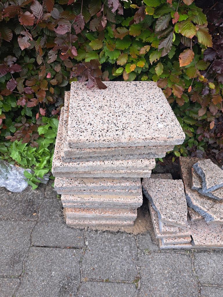 Gratis 16 grindtegels van 40x40x4,5 cm, Tuin en Terras, Ophalen, Gebruikt, Beton, Terrastegels