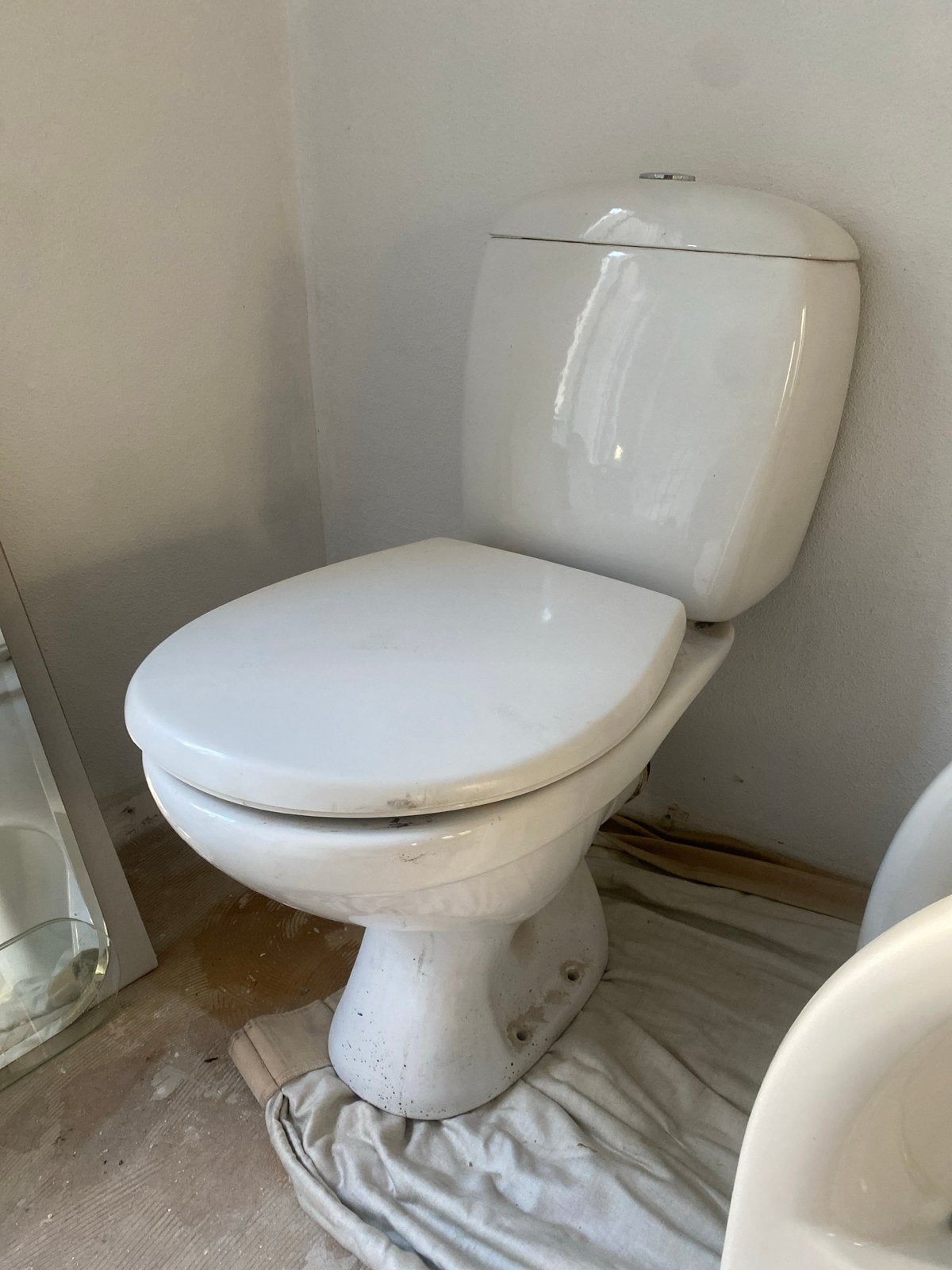 Toilet met stortbak, Ophalen, Gebruikt, Toilet