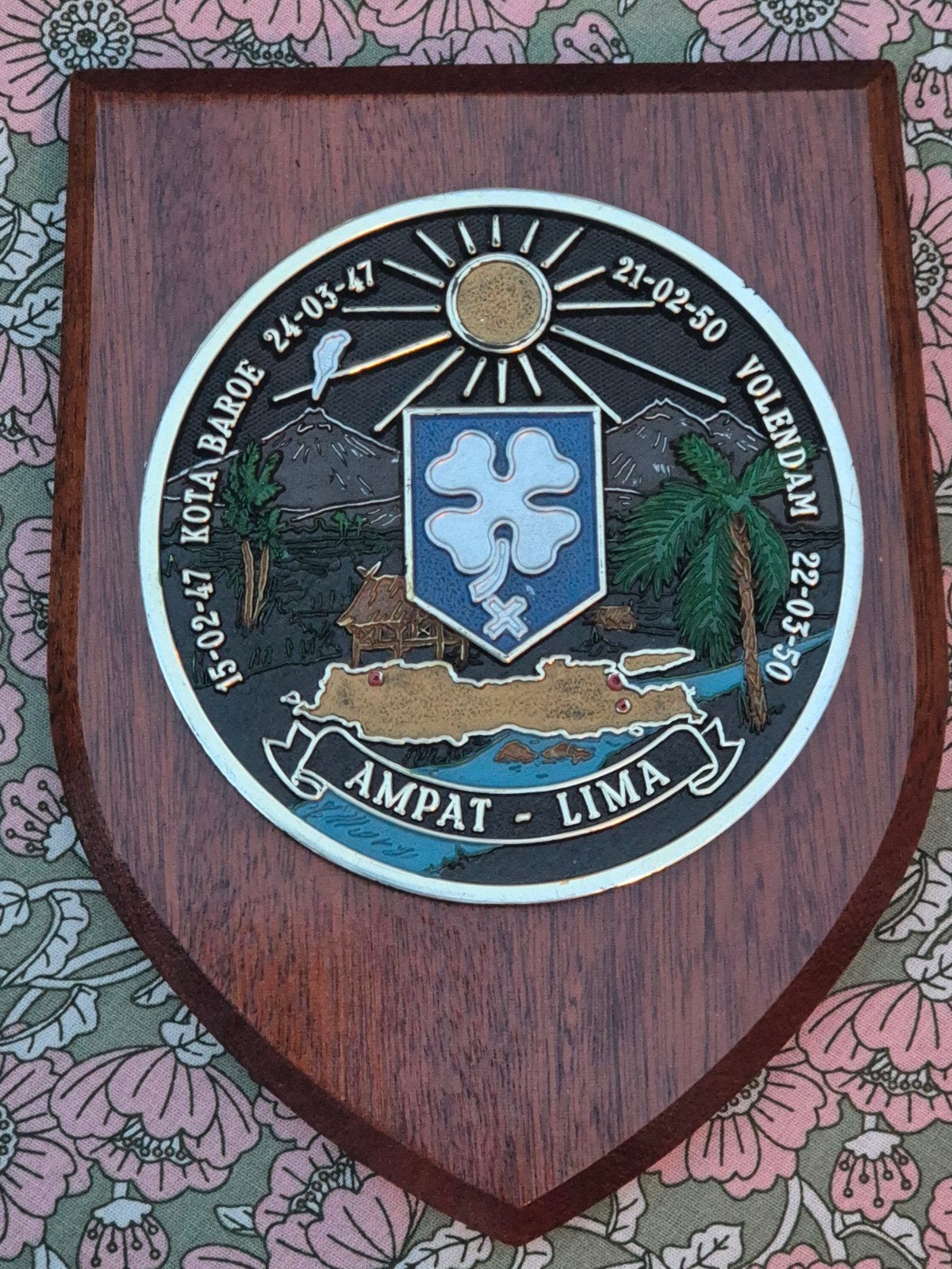 Wapenschild Ampat Lima Kota Baroe Volendam, Ophalen of Verzenden, Landmacht, Nederland, Embleem of Badge