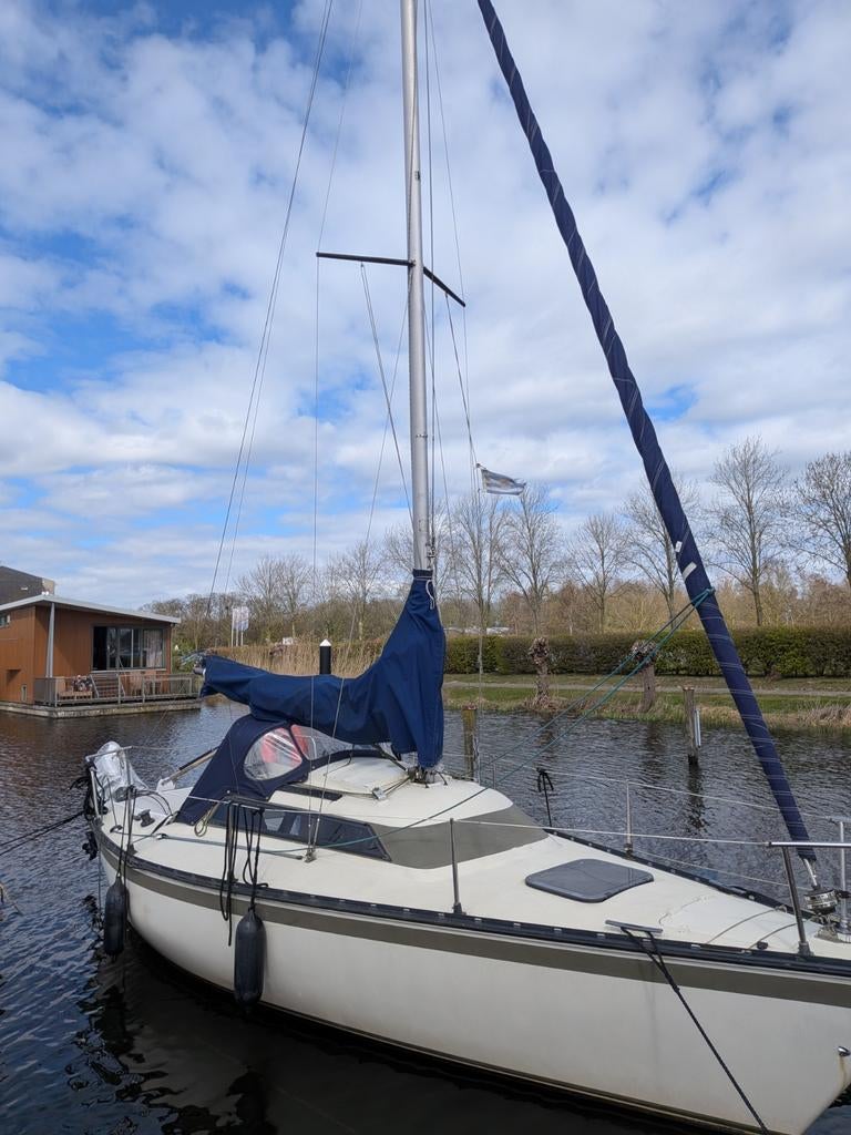 Friendship 22 zeilboot met buitenboordmotor, Ophalen