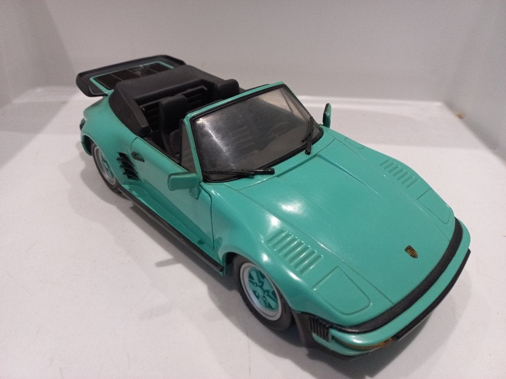 Porsche 930 Turbo cabriolet slant nose revell 1:18 128, Hobby en Vrije tijd, Modelauto's | 1:18, Ophalen of Verzenden, Zo goed als nieuw