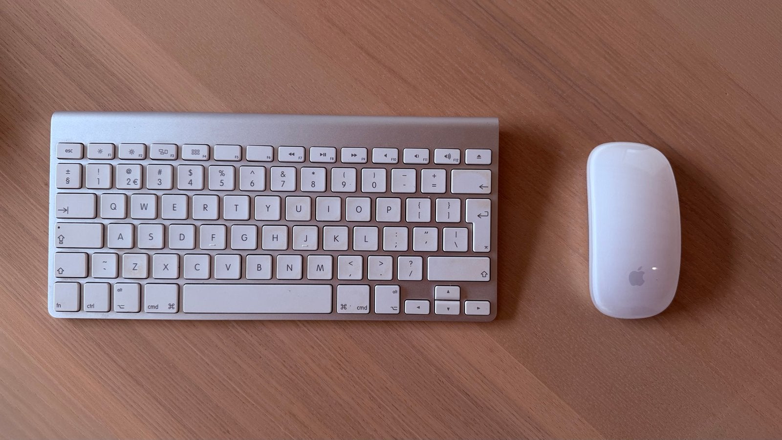 Apple Magic Keyboard en Magic Mouse - Draadloos, Gebruikt, Toetsenbord en muis-set, Ophalen of Verzenden, Draadloos