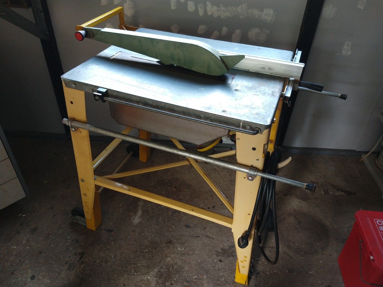 Tafel cirkelzaag, Doe-het-zelf en Verbouw, Gereedschap | Zaagmachines, Ophalen, 1200 watt of meer, Cirkelzaag, 30 tot 70 mm