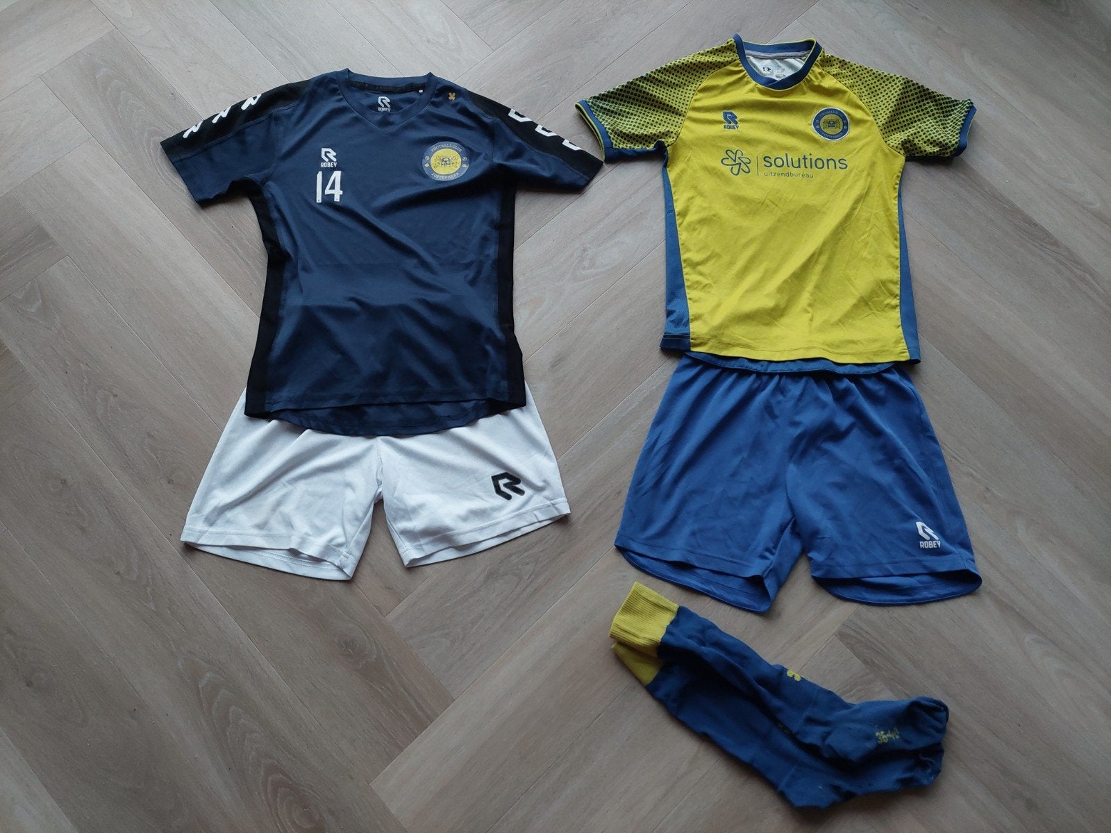 FC Zoetermeer voetbaltenues (wedstrijd & training), Maat S, Ophalen, Gebruikt, Set