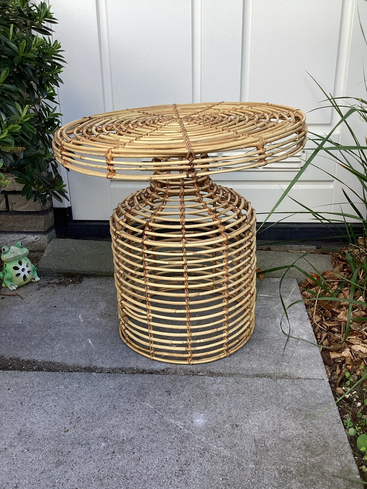 Rotan bijzettafel house doctor (2019) - 47 cm ø, 47 cm h, Huis en Inrichting, 45 tot 60 cm, Overige materialen, Minder dan 55 cm