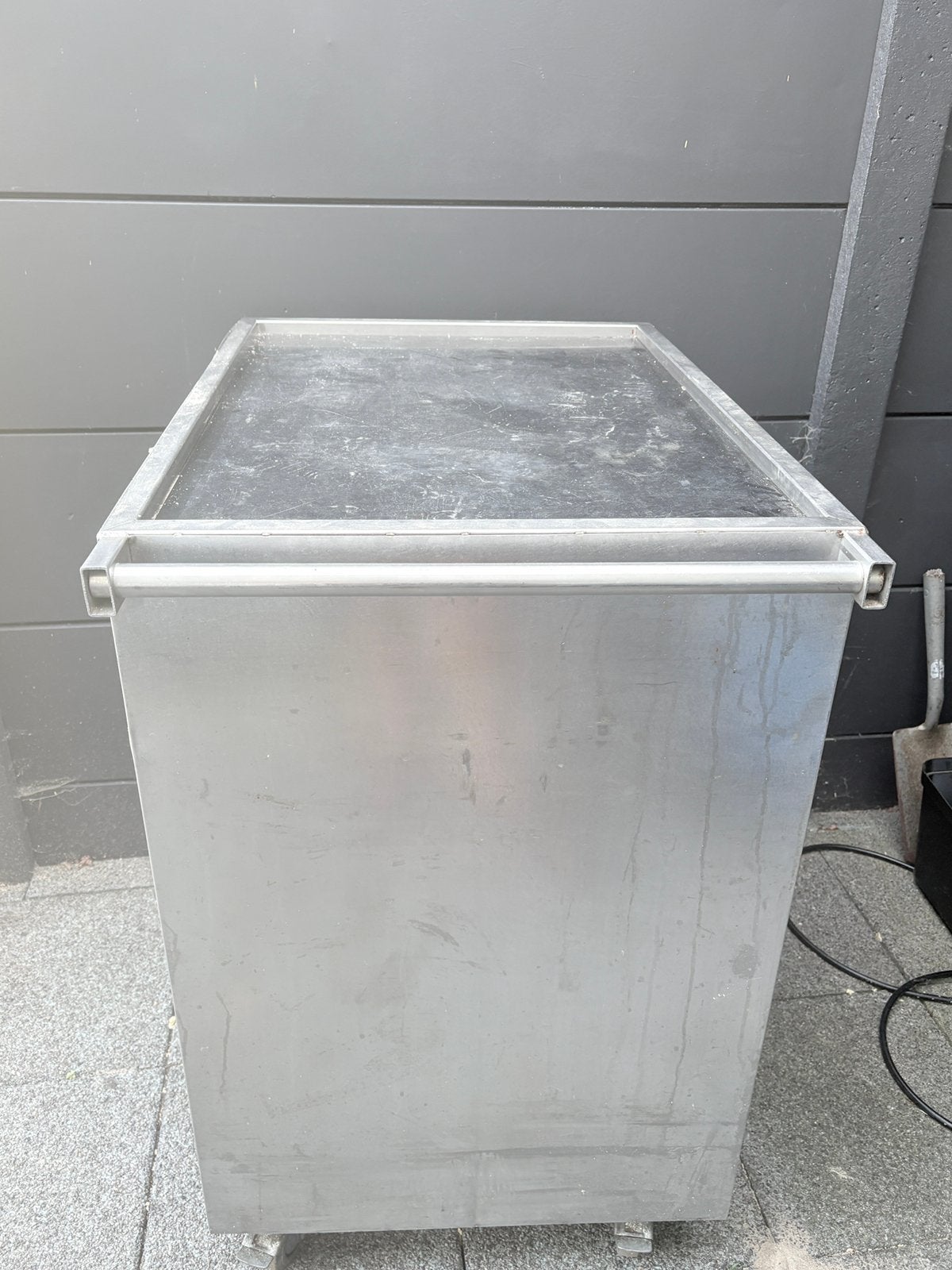 RVS kar, 100 liter of meer, Ophalen, Gebruikt, Transportkar