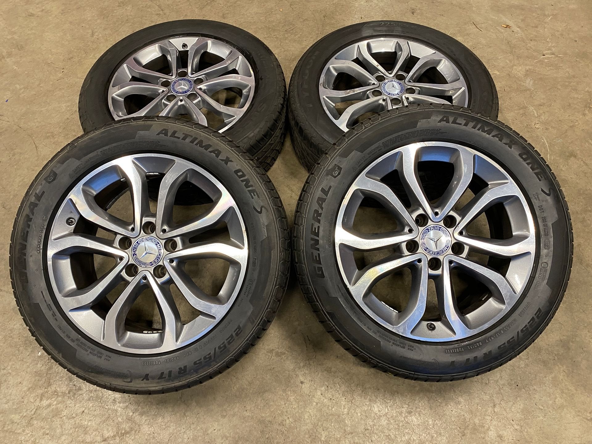 17 inch originele velgen + zomerbanden MB E klasse W213