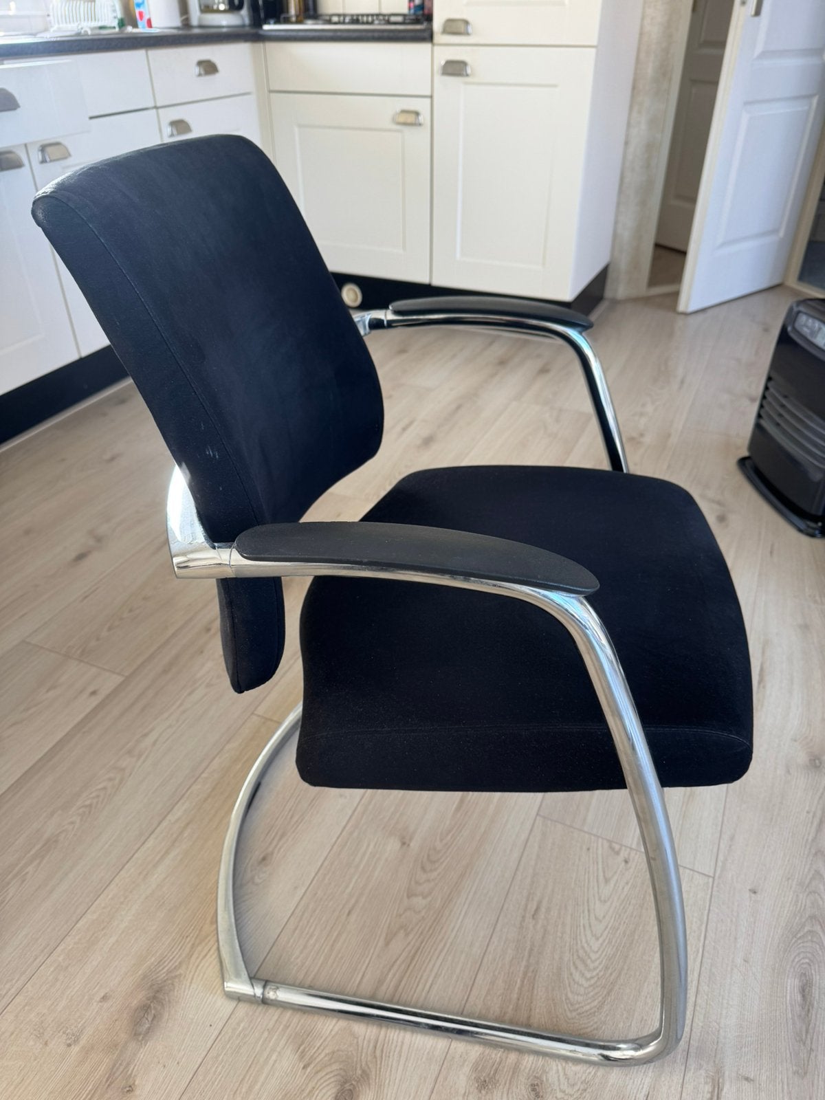 Mooie eettafel in nieuwstaat. Met of zonder stoelen. Bieden, Huis en Inrichting, Tafels | Eettafels, Ophalen, 100 tot 150 cm, 50 tot 100 cm