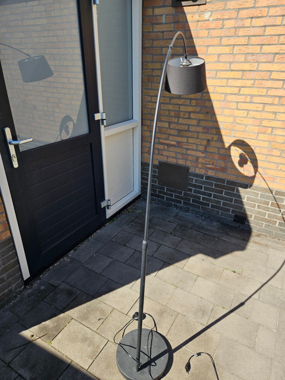Zwarte staande lamp met stoffen kap, Ophalen, Gebruikt, E27 (groot), Textiel