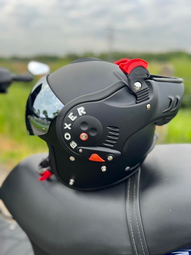 Roof Boxer V8 Alpha Matt Black Systeemhelm Maat M, Motoren, Kleding | Motorhelmen, M, Systeemhelm, Heren, Tweedehands