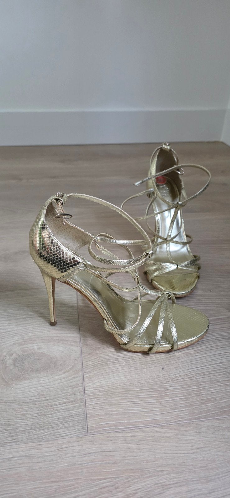 Gouden Guess Sandalen met Hak - Maat 41, Ophalen, Sandalen of Muiltjes, Zo goed als nieuw, Overige kleuren