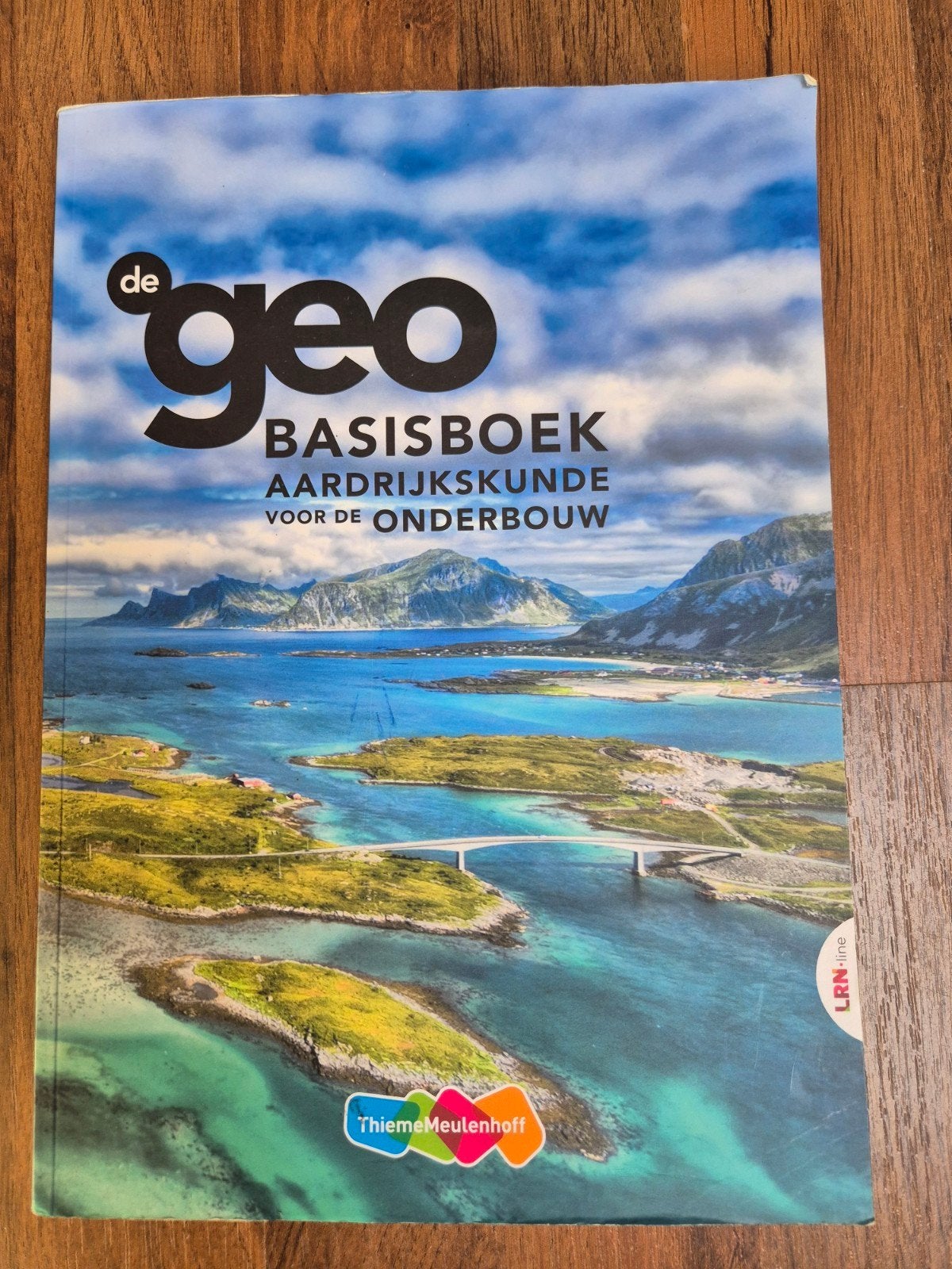 De Geo Basisboek Aardrijkskunde Onderbouw Thiememeulenhoff, Boeken, Onbekend, Ophalen of Verzenden, Overige niveaus, Aardrijkskunde